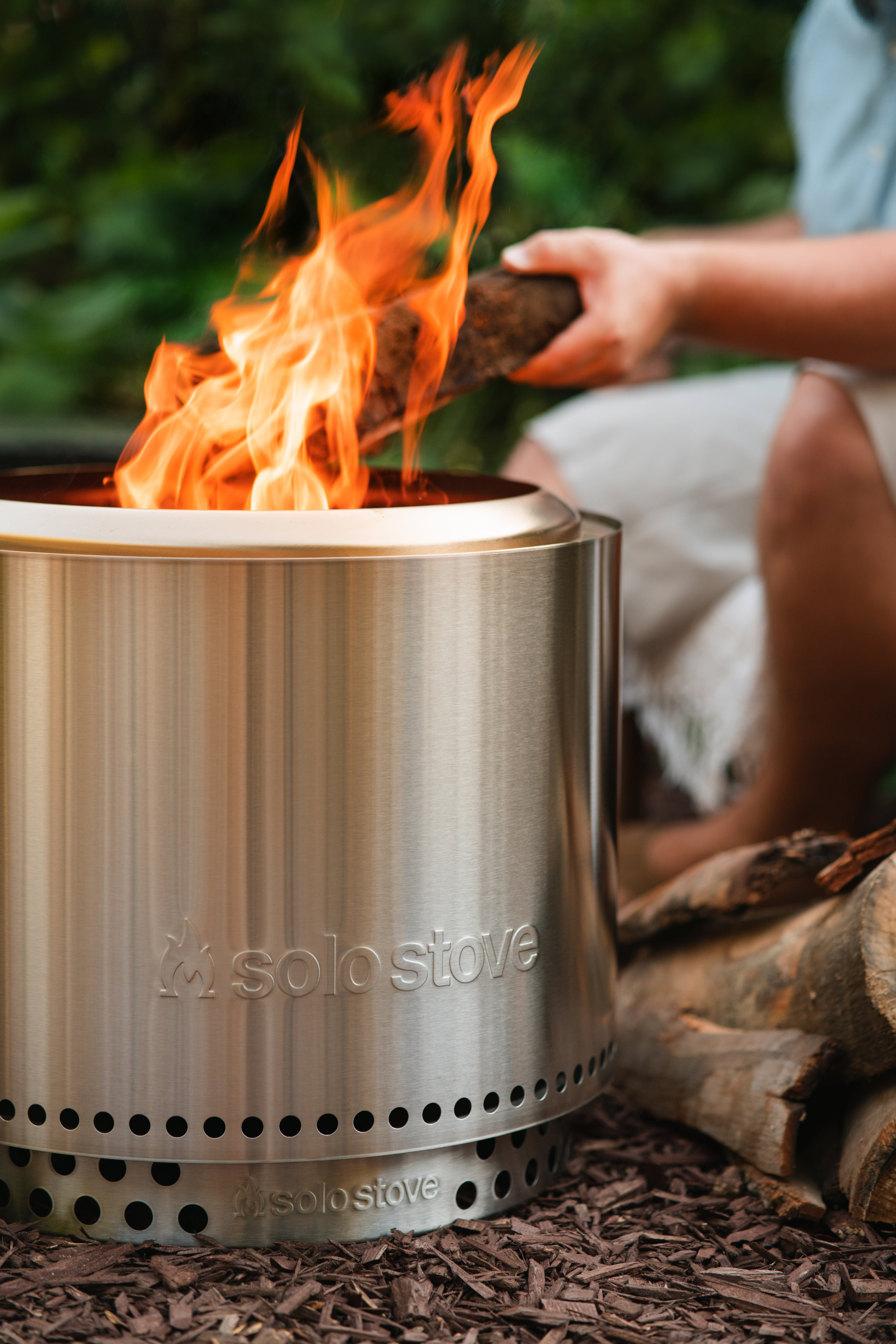 Yukon 27" Fire Pit + Torches Bundle